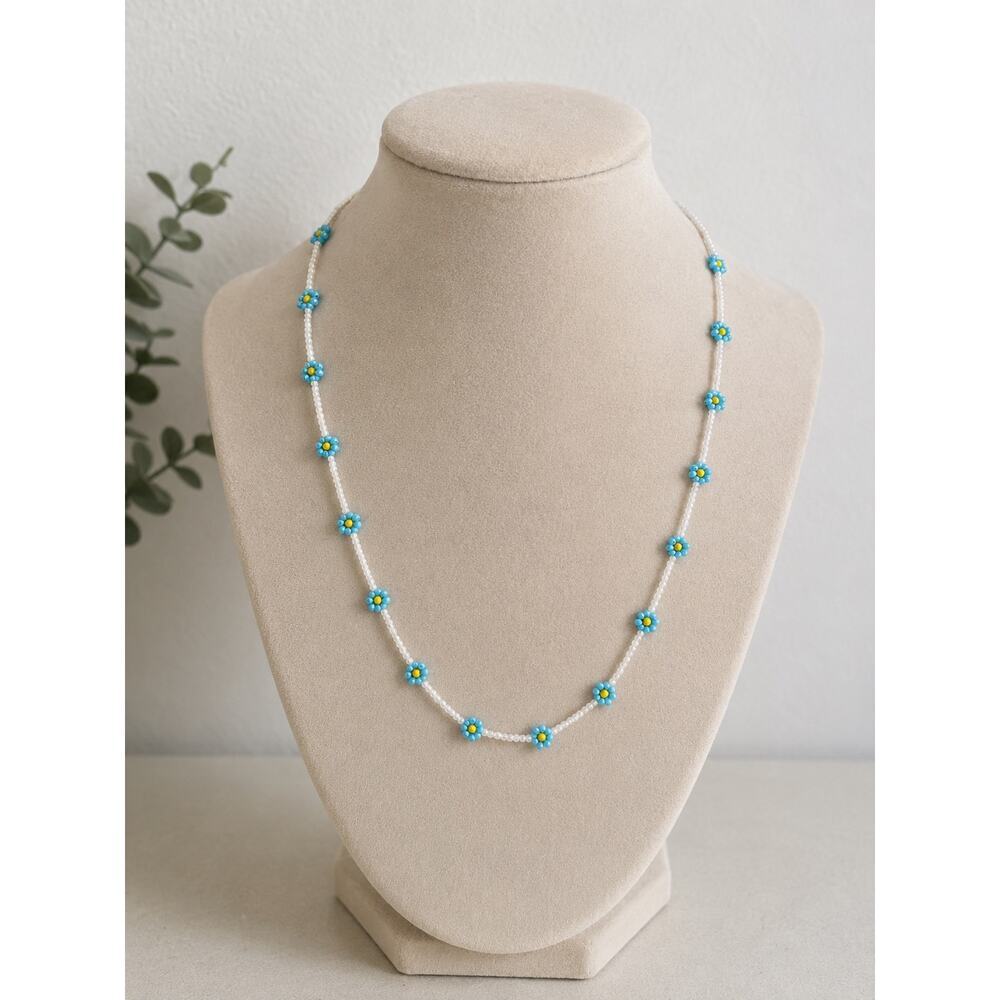 Handmade Blue Daisy Beaded Necklace White Seed Bead Floral Y2K Jewelry - Picture 1 of 4
